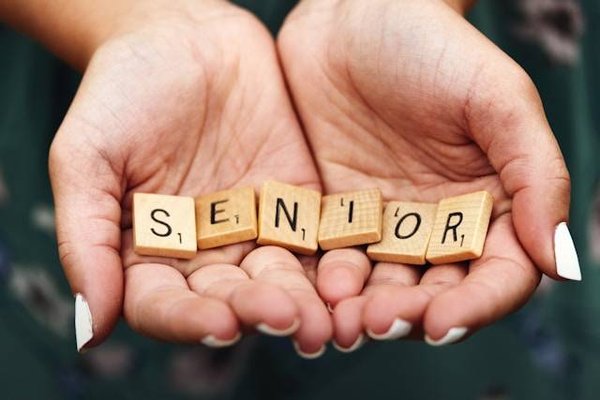 Quels sont les types d'hébergements disponibles pour les seniors en résidence en Rhône Alpes pour des vacances en France ?
