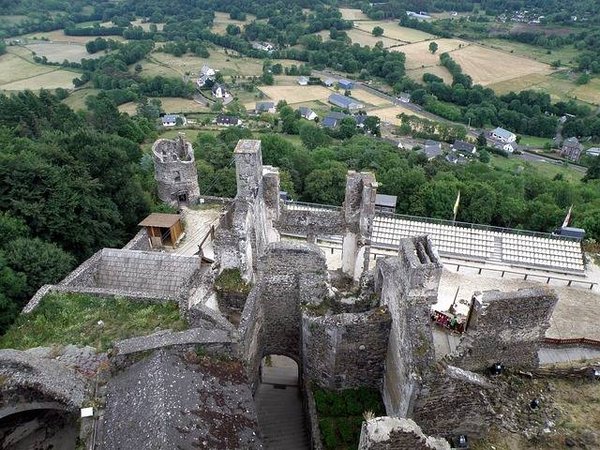 Les sites historiques à visiter en Auvergne : châteaux, églises, villages médiévaux
